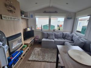 Meadow View 3-Bed Caravan - Sleeps 8 - PetFriendly