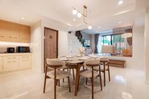 At Bangla Patong Pool Moon villa