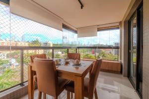 Apto 1 quarto em Salvador com Varanda, Piscina, 400m da Praia de Ondina