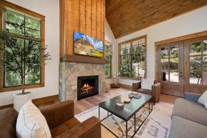 Boulder Springs Lodge at Eagles Nest