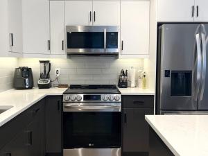 New build modern home with free parking