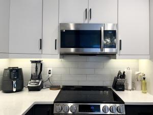 New build modern home with free parking