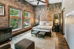 Luxurious Loft Overlooking Market Square