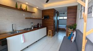 Cozy studio steps from the beach and downtown (3)