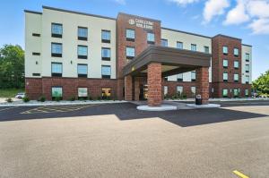Cobblestone Hotel & Suites - Bellefontaine
