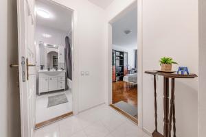 Palazzo Danube - Family Stay - 98 Sqm - AC - Balcony