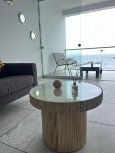 Departamento único con vista al mar y terraza