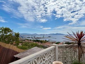 Superbe terrasse avec vue panoramique sur la mer