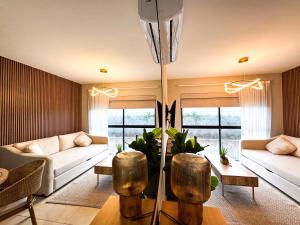 Indigo, Modern Apt Steps from Playa Brujas Beach