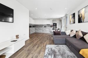 Fantastic 2 bed Flat with view IG11