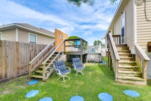 12 Mi to Galveston Beach: Home w Private Pool