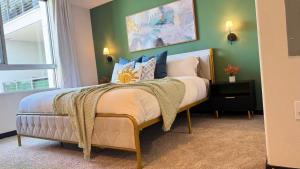 West Hollywood Stylish One Bedroom - Free Parking & Pool & Gym