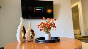 West Hollywood Stylish One Bedroom - Free Parking & Pool & Gym