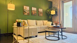 West Hollywood Stylish One Bedroom - Free Parking & Pool & Gym