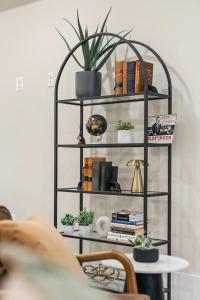 3-Bedroom Home with Rooftop Deck & Washer & Dryer, Near Shaw