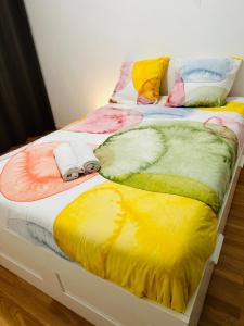 Chambre chez Flore, Versailles Thoiry, France, miniature