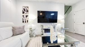 NEW! Solara Pool Home 6 Miles to Disney