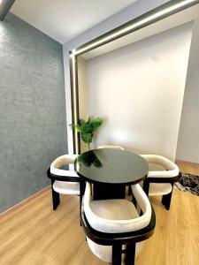 121-44-11 · Luxury Gem-> 1Min walk from Mall Madinaty+5G Wifi