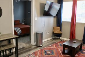 Little Rock - Capital Manor Adventure, Condo Near City Hotspots