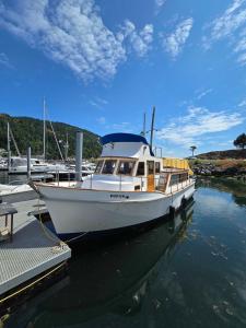 Dockside Boat Rental Suite Rosario Ocean Views