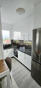 Luxury lakeview apartment