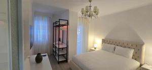 Luxury lakeview apartment