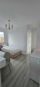 Luxury lakeview apartment