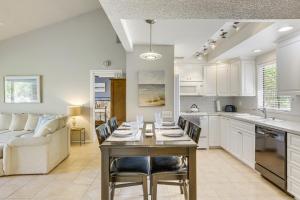 Golf and Swim Country Club Condo in Palm Desert