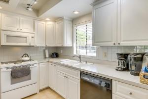 Golf and Swim Country Club Condo in Palm Desert