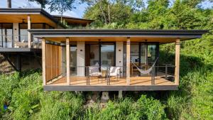 Stylish 1BR Stunning Balcony Views