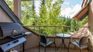 Gleneagle 1 | Townhome, 700m to Skiing, Near Free Village Shuttle, Fireplace, Secure Parking
