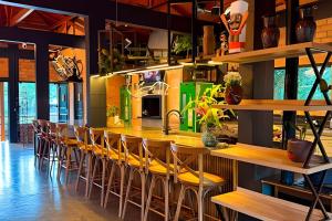 ASA | Quinta da Esmeralda | Pub | Piscina | Chalés