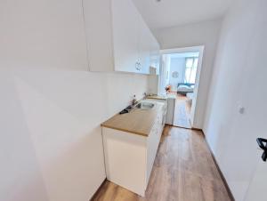 Lovely Apartment - 15 Min from Airport & City Center, 5 Min from Vienna Main-Bus Station EZ10b