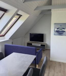 The Sunflower - Huge 240m2 7-bedroom house for 16 people - Free parking - 15 beds, 2 kitchen & 3 bathrooms