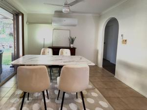 The Little Escape-Walk to Mall, Quick City Access, Golf & Sports Nearby