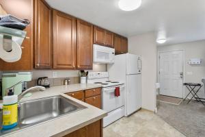Central Location - quiet cozy furnished apt #4