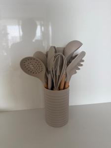 Family Friendly Modern 2BR 2BA Steps to Beach