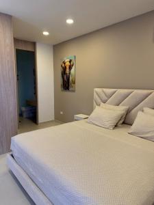 Family Friendly Modern 2BR 2BA Steps to Beach