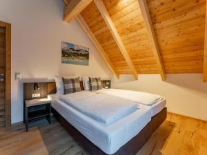 Mountain Chalet Chapeau