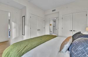 Stay in Cleveland mins to Cleveland Clinic, Hospitals, Museum, Universities & Downtown