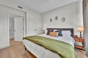 Stay in Cleveland mins to Cleveland Clinic, Hospitals, Museum, Universities & Downtown