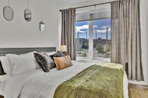 Stay in Cleveland mins to Cleveland Clinic, Hospitals, Museum, Universities & Downtown