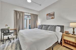 Stay in Cleveland mins to Cleveland Clinic, Hospitals, Museum, Universities & Downtown