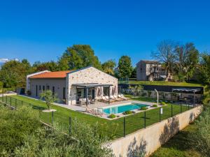 Casa Fiore Viola for 8 people with heated pool