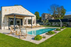 Casa Fiore Viola for 8 people with heated pool