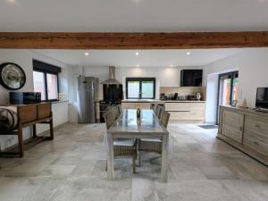 Gîte moderne et rénové avec carport et local à ski au calme près des Vosges - FR-1-589-342