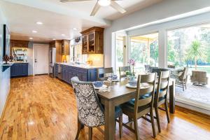 Lovely Riverfront Grants Pass Home Pool and Hot Tub