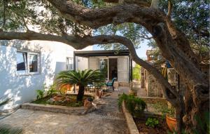 Two-Bedroom Apartment In Supetar