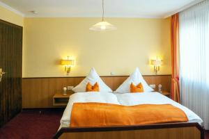 Double Room room in Weinhotel Hubertus Garni