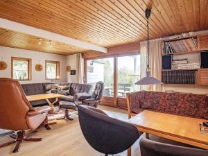 10 person holiday home in Fur